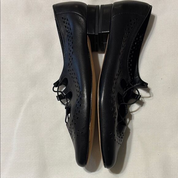 Vaneli Black Loafers with Broguing and Ribbon Laces - Picture 5 of 6